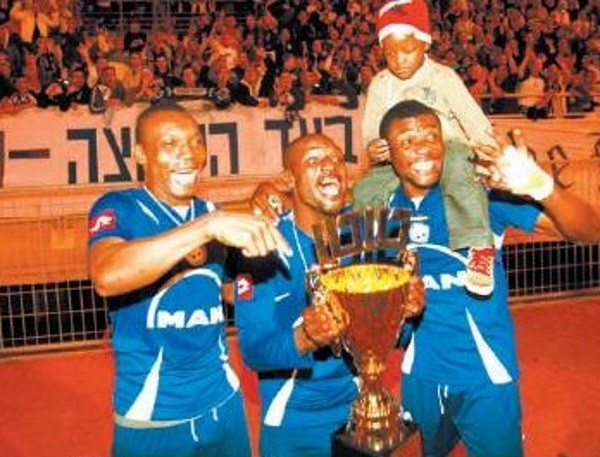 פפי קימוטו, פטי נימבה ואיבוס יובלדיו חוגגים את הזכייה בגביע הטוטו של הלאומית בעונת 07/08'