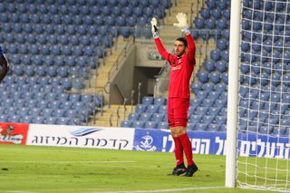 המוכיח בשער. עומר כץ ברגע נדיר של מנוחה בזמן אחד המשחקים