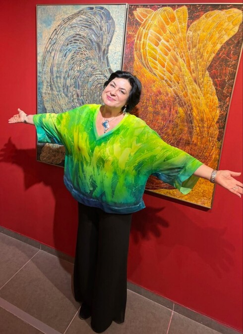 צבעוניות מתפרצת בעבודותיה של אנה קיסר