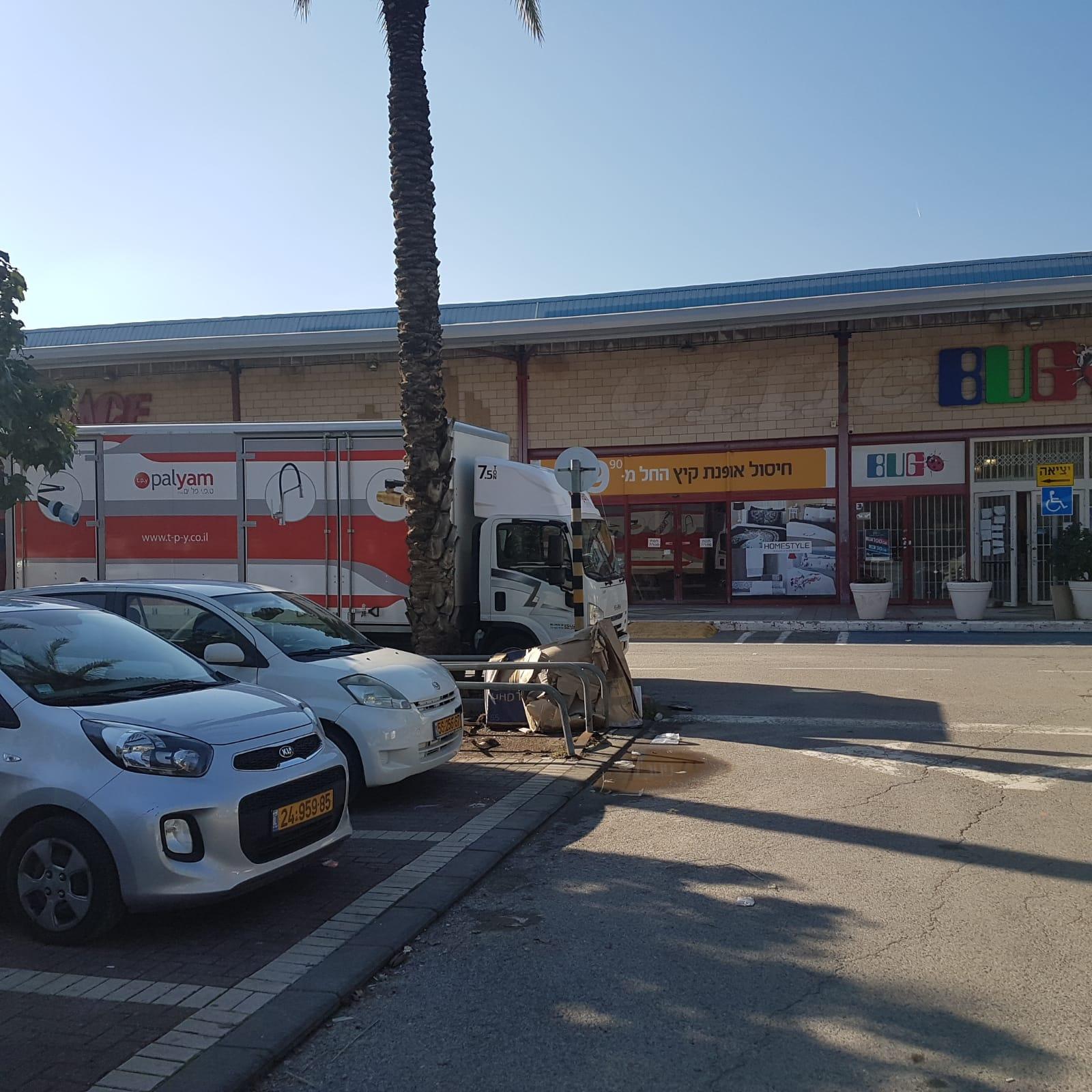 תם עידן החנויות במתחם ירקונים נסגרו היום חלק מהלקוחות הופתעו וידאו