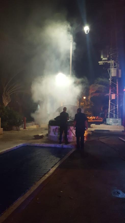שריפת פח ליד עיריית פ"ת | צילום: אגף הביטחון עיריית פתח תקוה